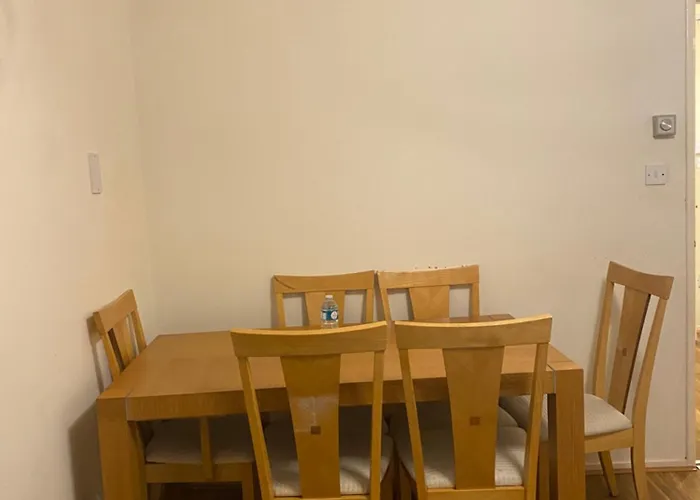 Lovely, Spacious 1-Bedroom Apartment With *Free Parking